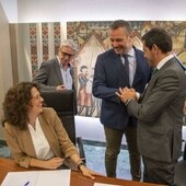 Segado y Alpañez se saludan ante María José Ruiz (Vox) y Miguel Ángel Miralles (PP), en la Junta de Portavoces de este martes.