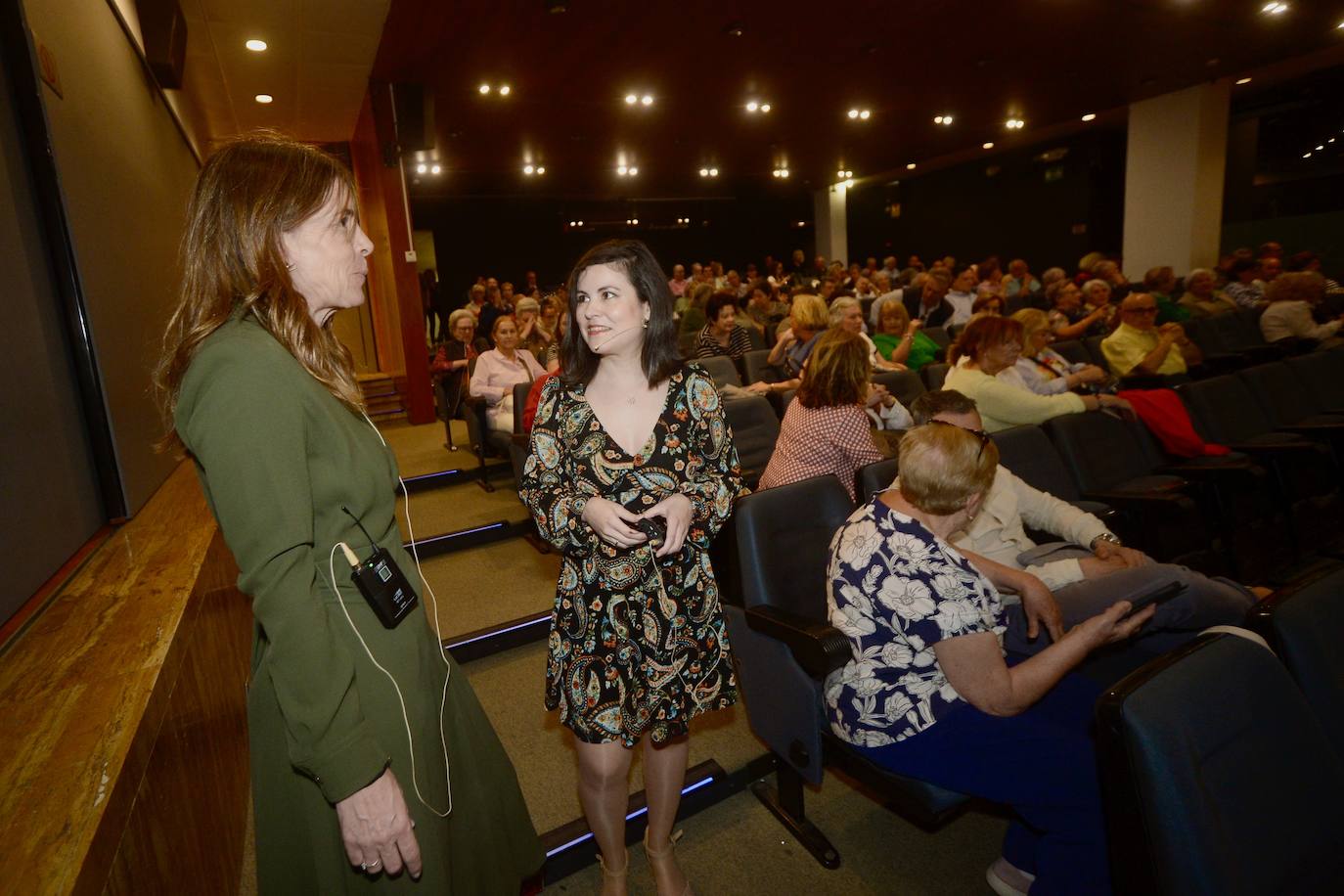 La doctora M. Ángeles Bonmatí, en el Aula de Cultura de LA VERDAD