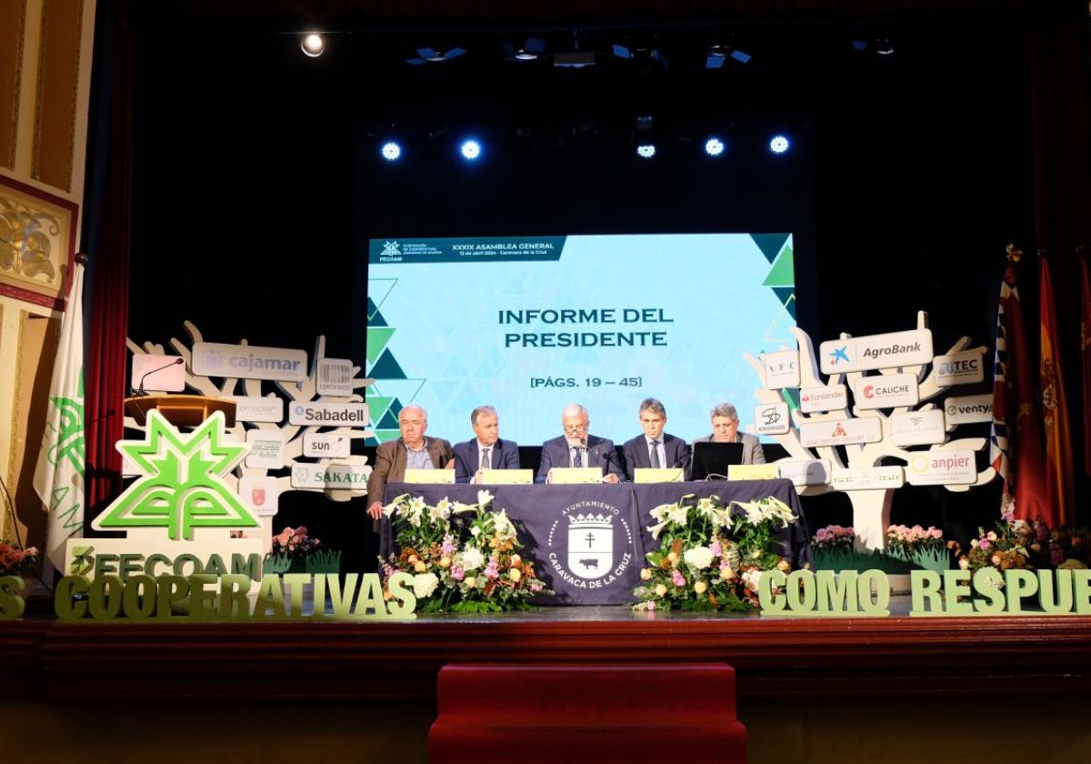 La asamblea general de socios de Fecoam abrió los actos que tuvieron lugar en el Teatro Thuillier de Caravaca.