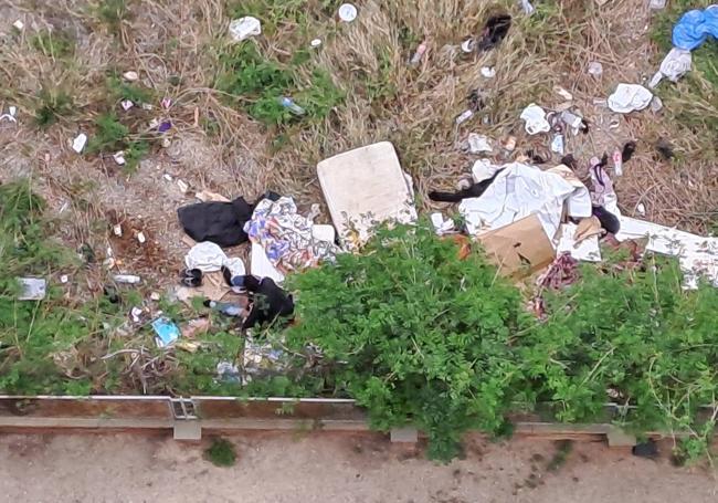 Estado que presenta el solar de Centrofama, en una foto de los vecinos.