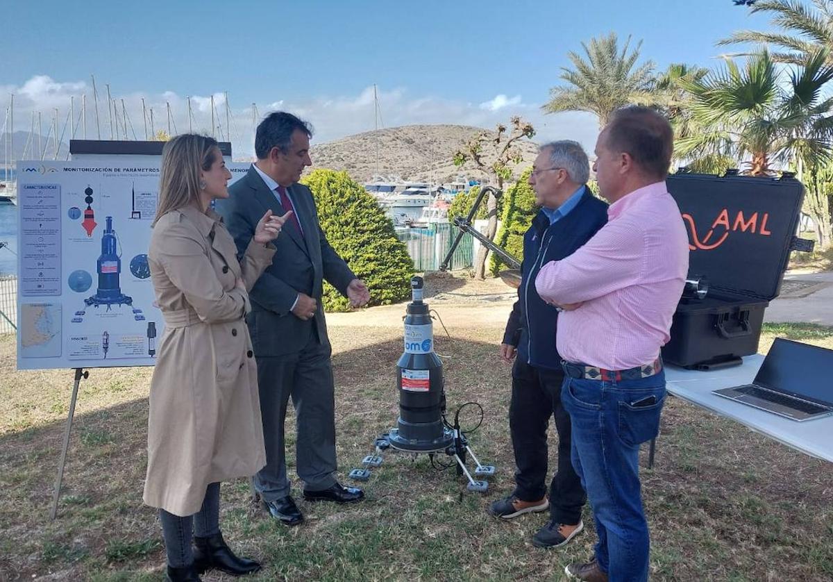 Concluye la instalación de ocho boyas en el Mar Menor para recoger los datos para conocer las condiciones de la laguna