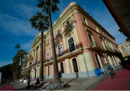 Fachada principal del Ayuntamiento de Murcia, en la Glorieta de España.