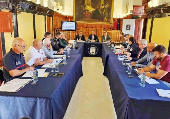 La reunión de la Junta Local de Seguridad se ha desarrollado en el Salón del Plenos de la Casa Consistorial.