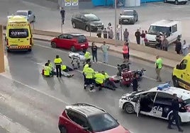 Sanitarios atienden 'in situ' a los heridos.