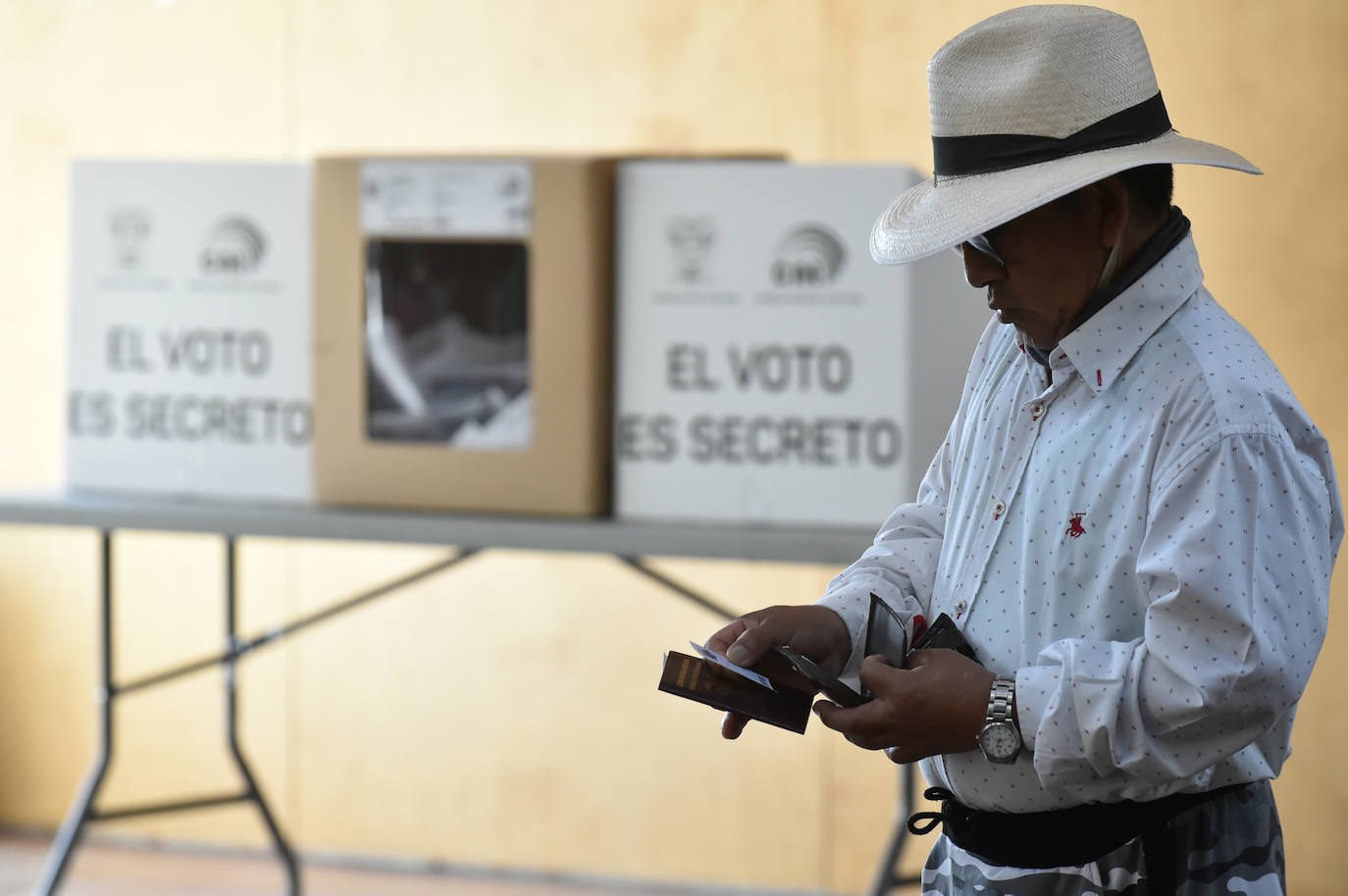 Las imágenes del voto de los ecuatorianos de la Región