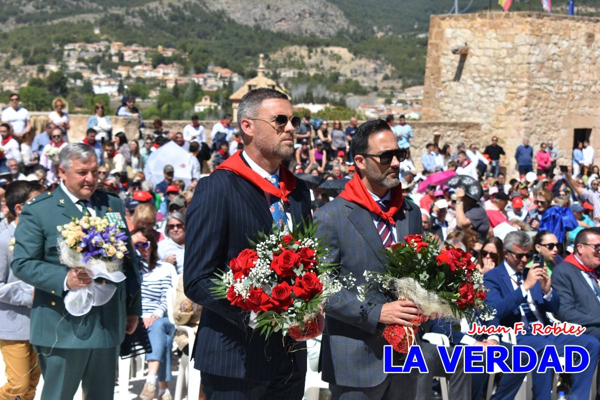 Flores de las peñas caballistas para la Vera Cruz en Caravaca