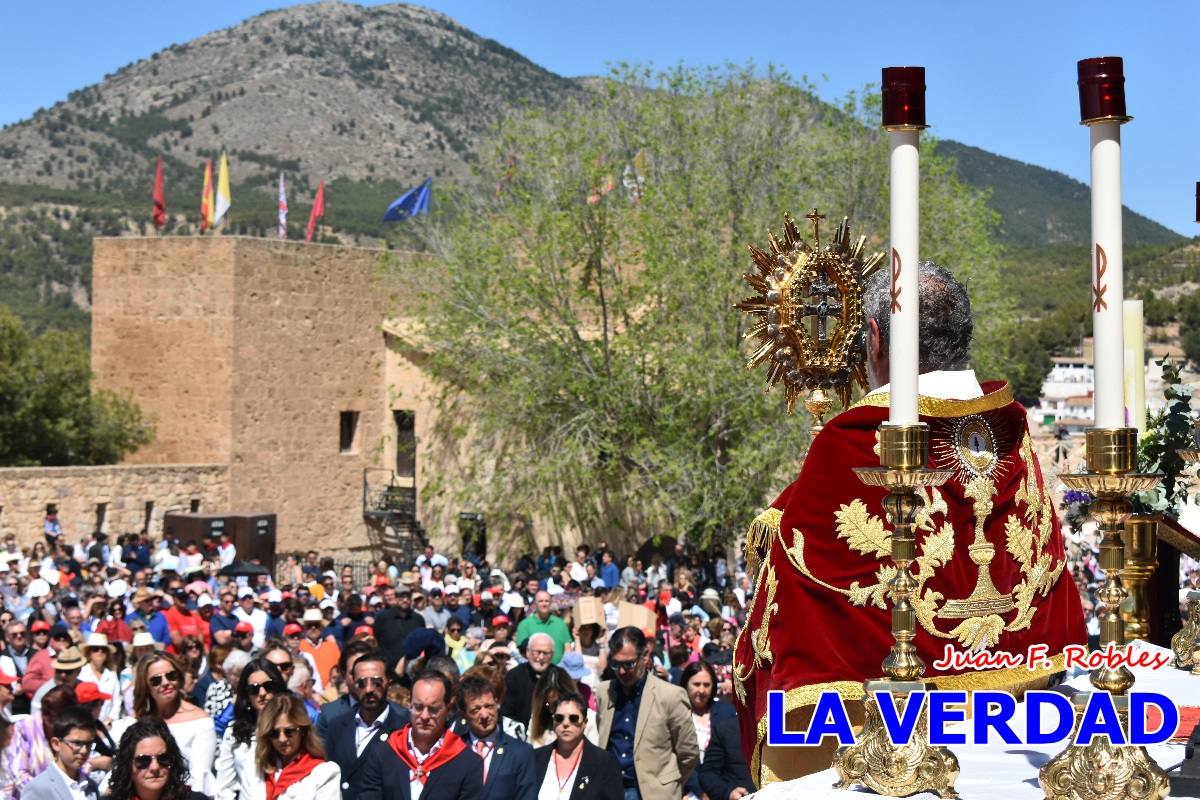 Flores de las peñas caballistas para la Vera Cruz en Caravaca