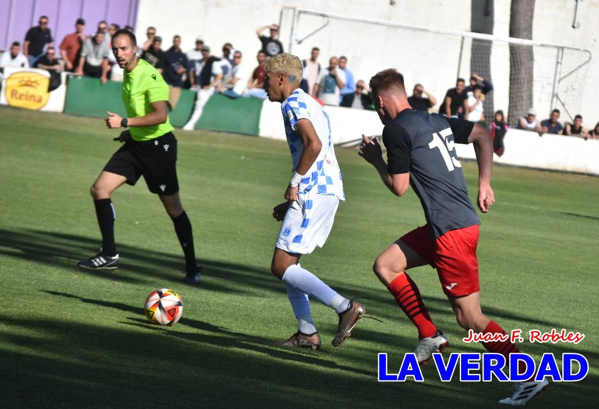 El Caravaca saca músculo frente al Racing Murcia