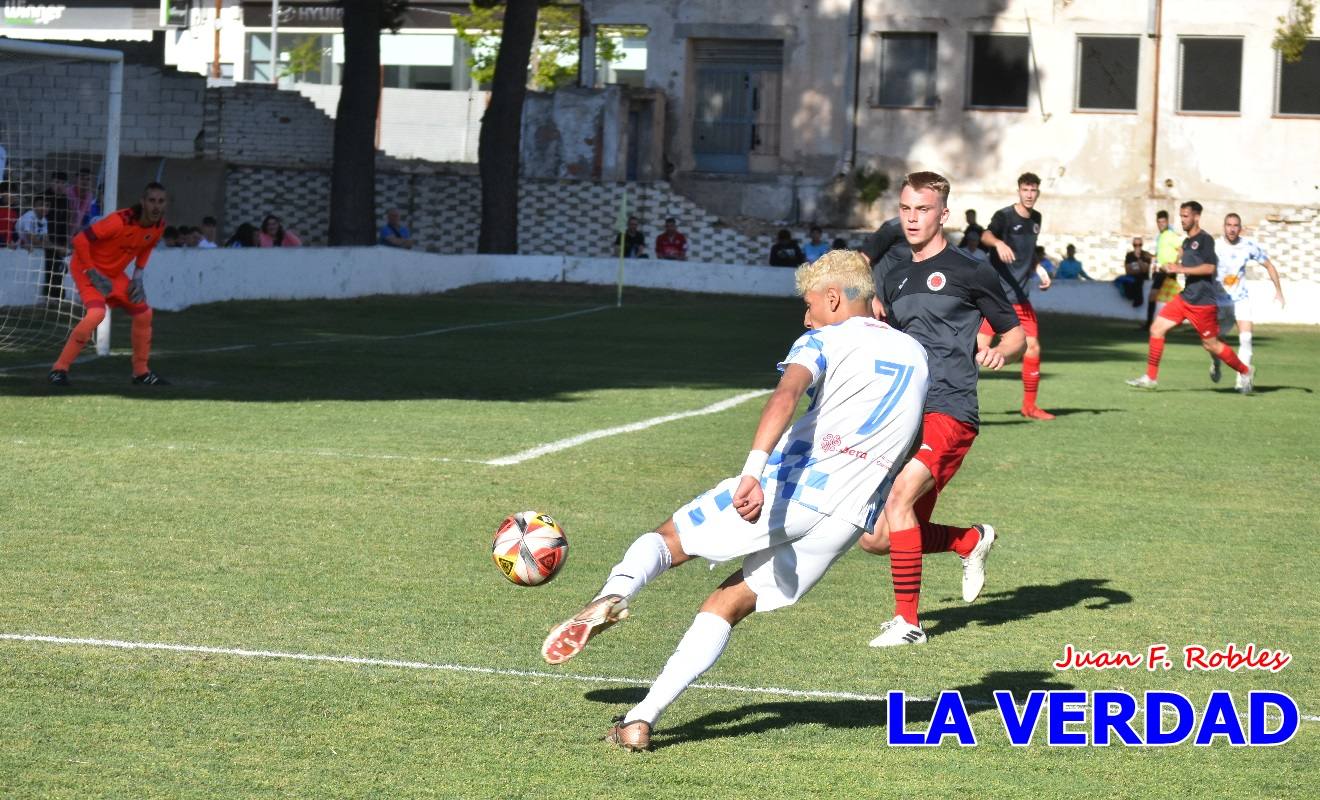 El Caravaca saca músculo frente al Racing Murcia