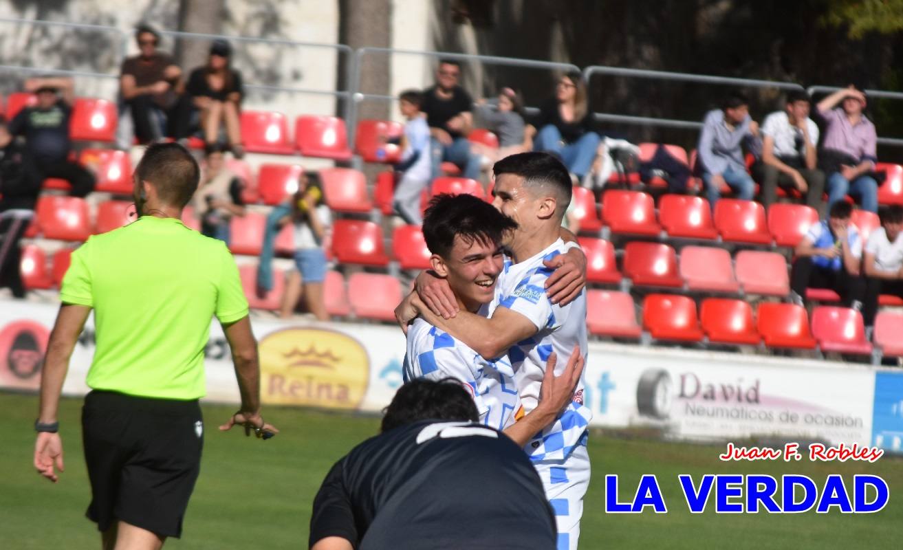 El Caravaca saca músculo frente al Racing Murcia