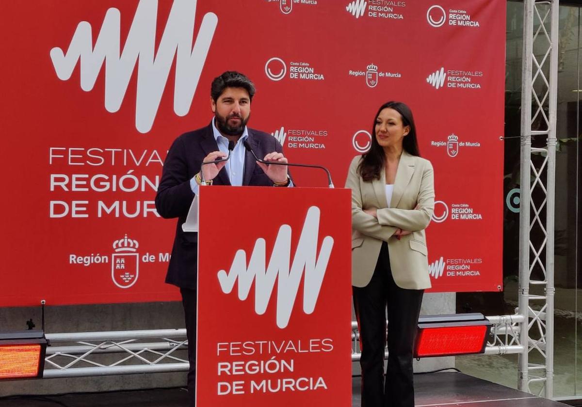 López Miras y Carmen Conesa, este lunes, tras la reunión con promotores privados de festivales de música en vivo de la Región de Murcia.