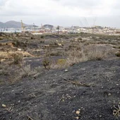 Residuos de la antigua fundición de plomo de Peñarroya, en Santa Lucía, cerca del puerto.