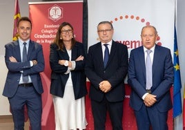 Representantes de Prevemur y el Colegio de Graduados Sociales de la Región de Murcia.