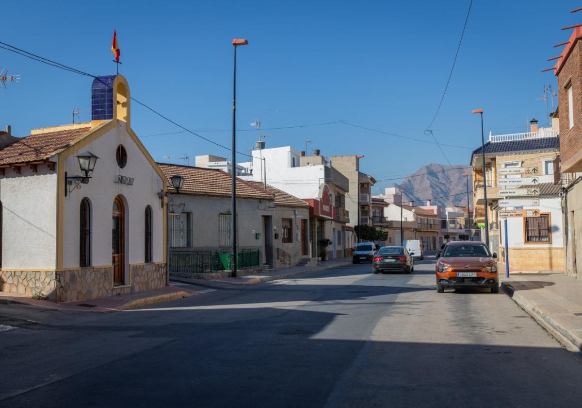 Vista de la calle Mayor de San Bartolomé a la altura de la ermita.