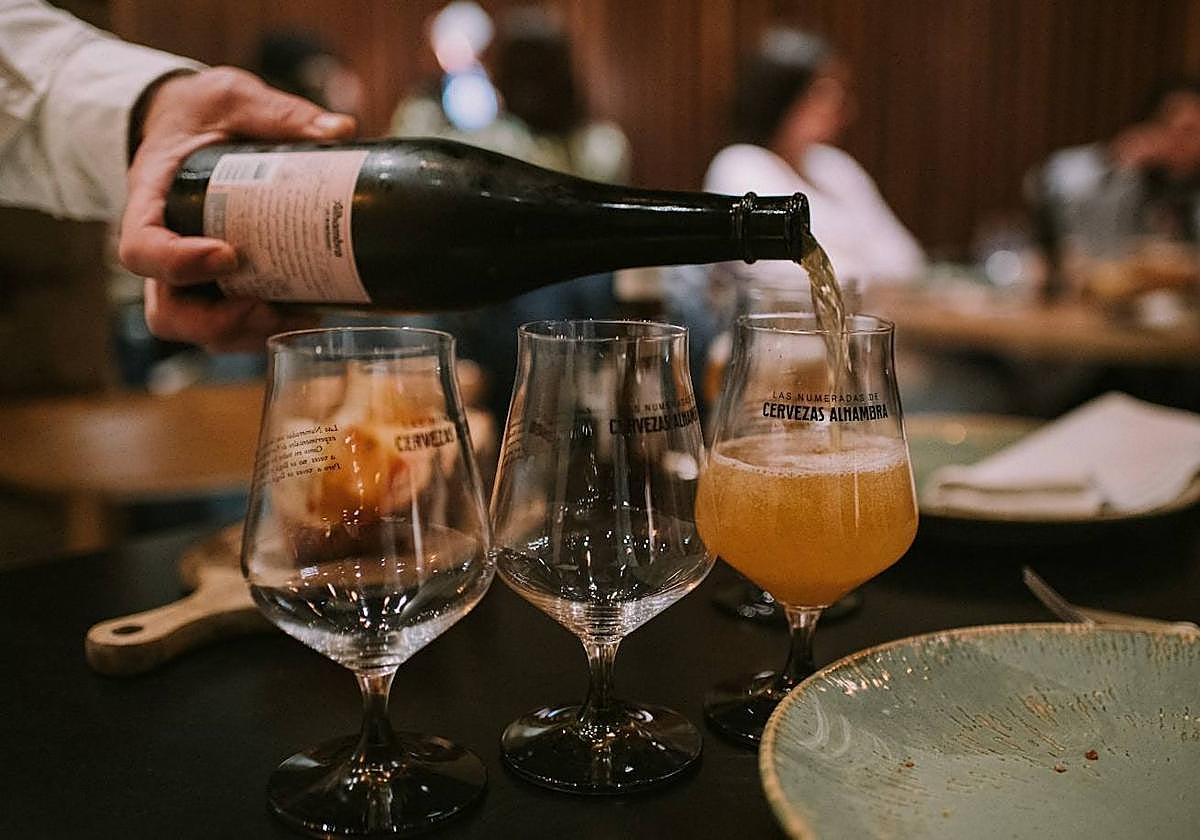 La velada estará maridada por diferentes variedades de Cervezas Alhambra.