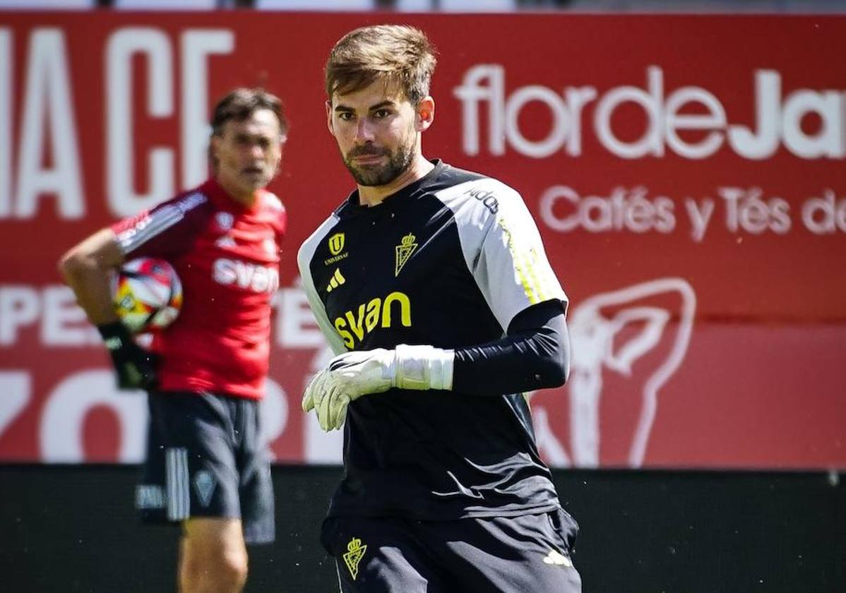 Gianni, portero del Real Murcia, durante un entrenamiento en el estadio Enrqiue Roca.