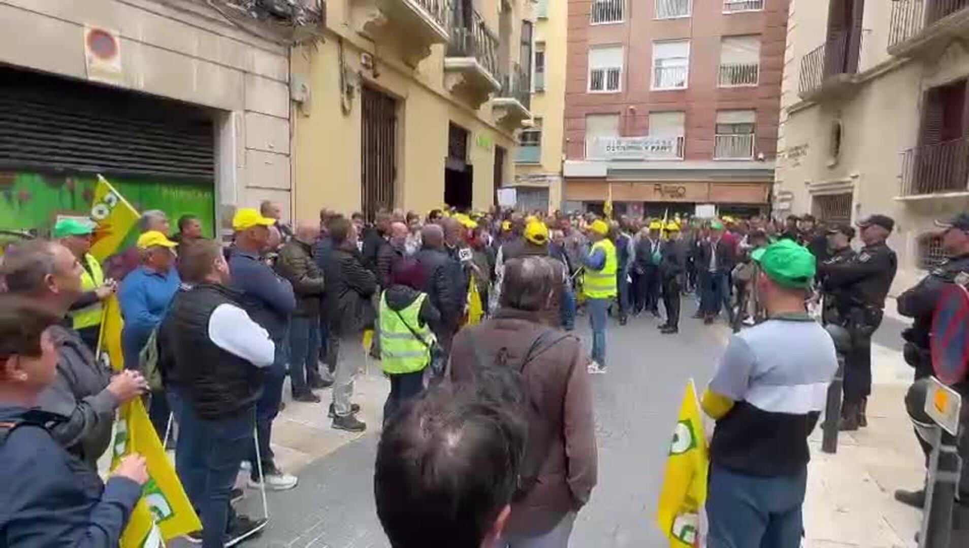 Protesta de agricultores y ganaderos del secano de la Región, en vídeo