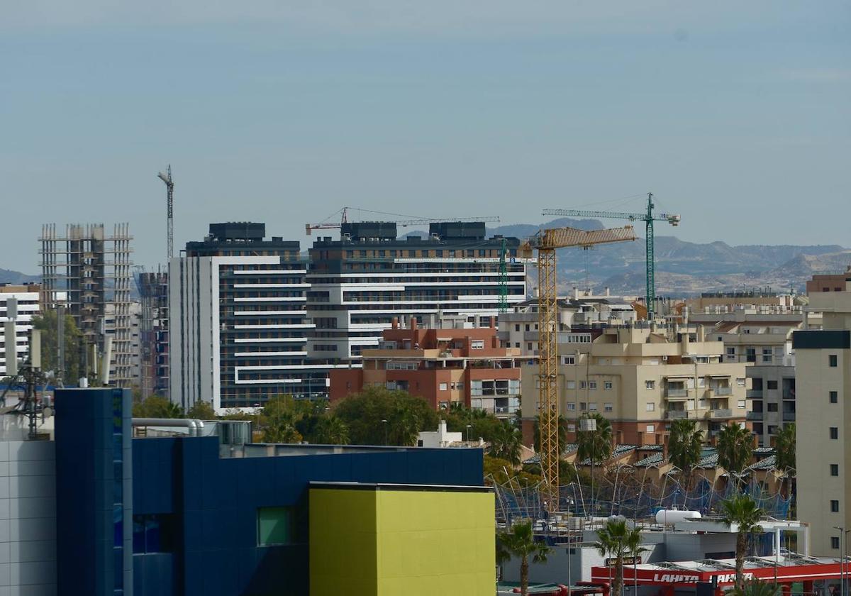 Edificios de la zona norte de Murcia, entre las avenidas Juan Carlos I y Juan de Borbón, en una foto de archivo.