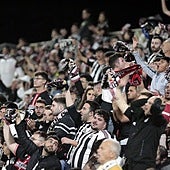 Bufandeo de la marea albinegra en el desplazamiento a Elda.