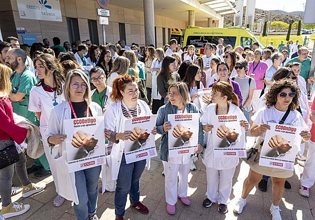 Protesta por las agresiones a sanitarios en el hospital Santa Lucía de Cartagena.