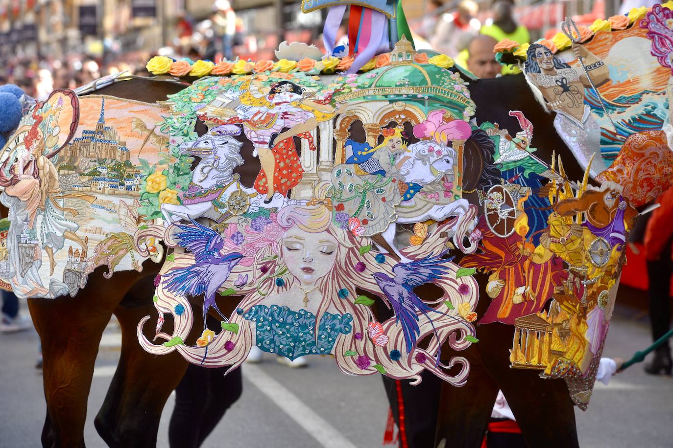 Las imágenes de la marea roja y blanca de los Caballos del Vino de Caravaca