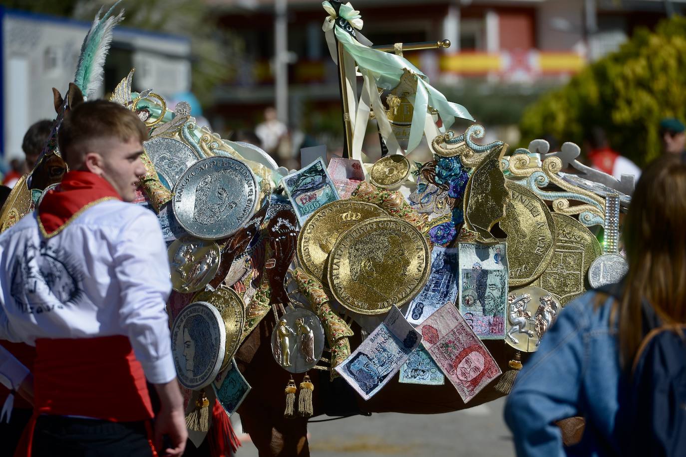 Las imágenes de la marea roja y blanca de los Caballos del Vino de Caravaca