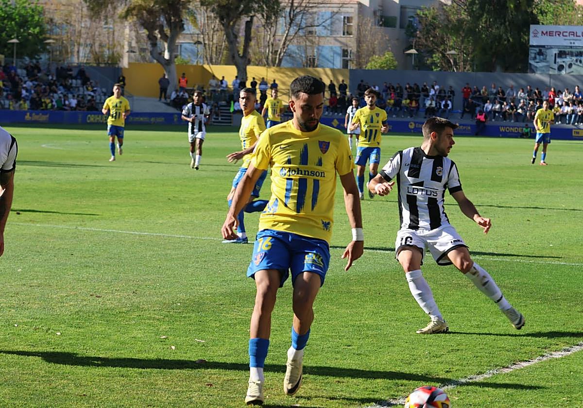 El goleador y regateador Hamza puede comenzar el partido en el banquillo por evitarle una inoportuna lesión.
