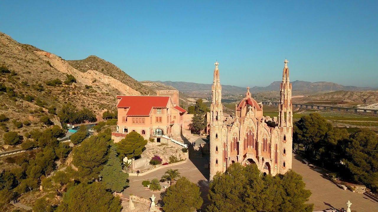 El santuario que se parece a la Sagrada Familia.