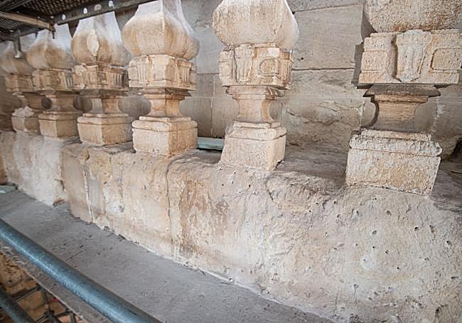 Balaustrada lateral que se debe reforzar.