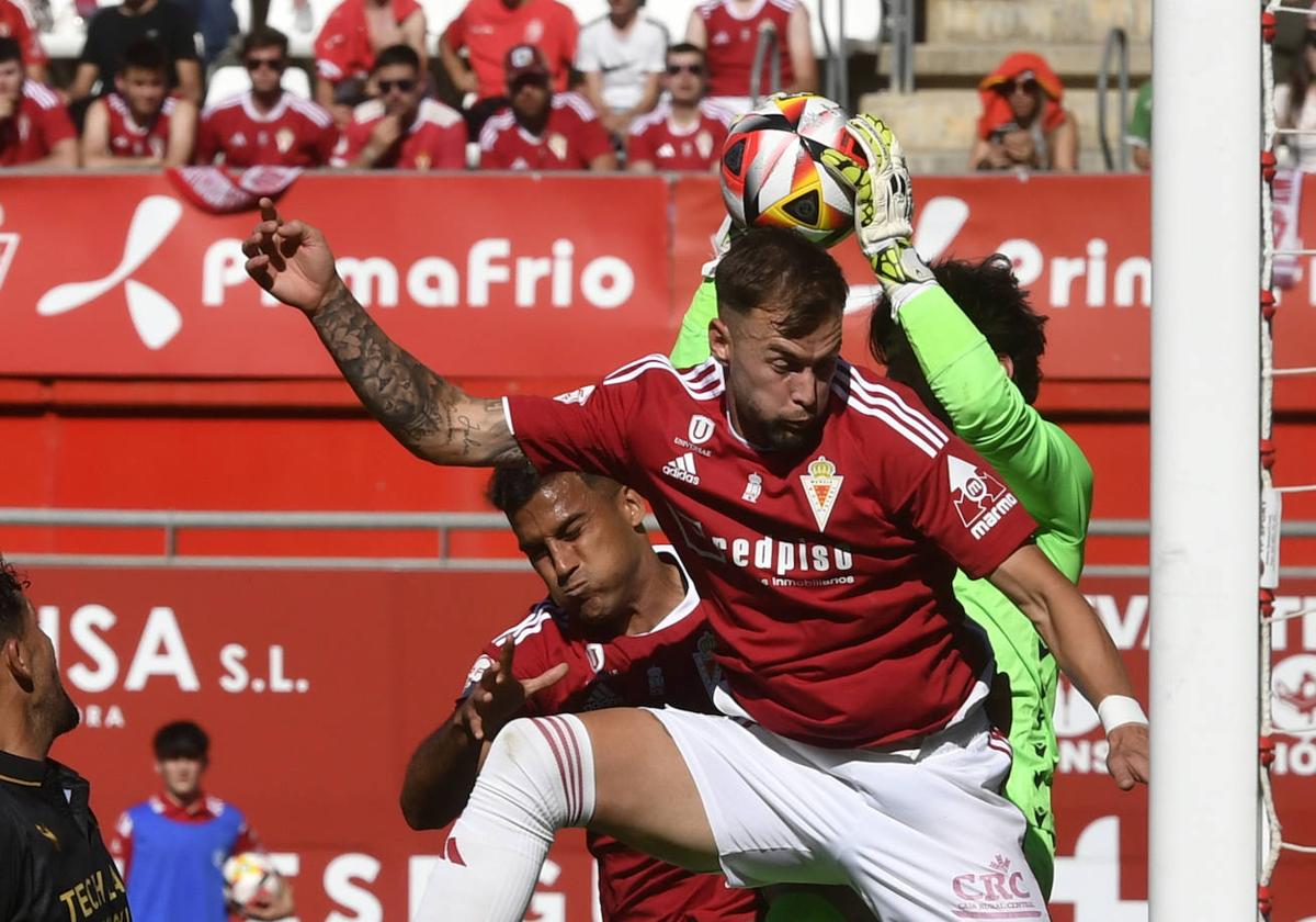 La derrota del Real Murcia frente al Castellón, en imágenes