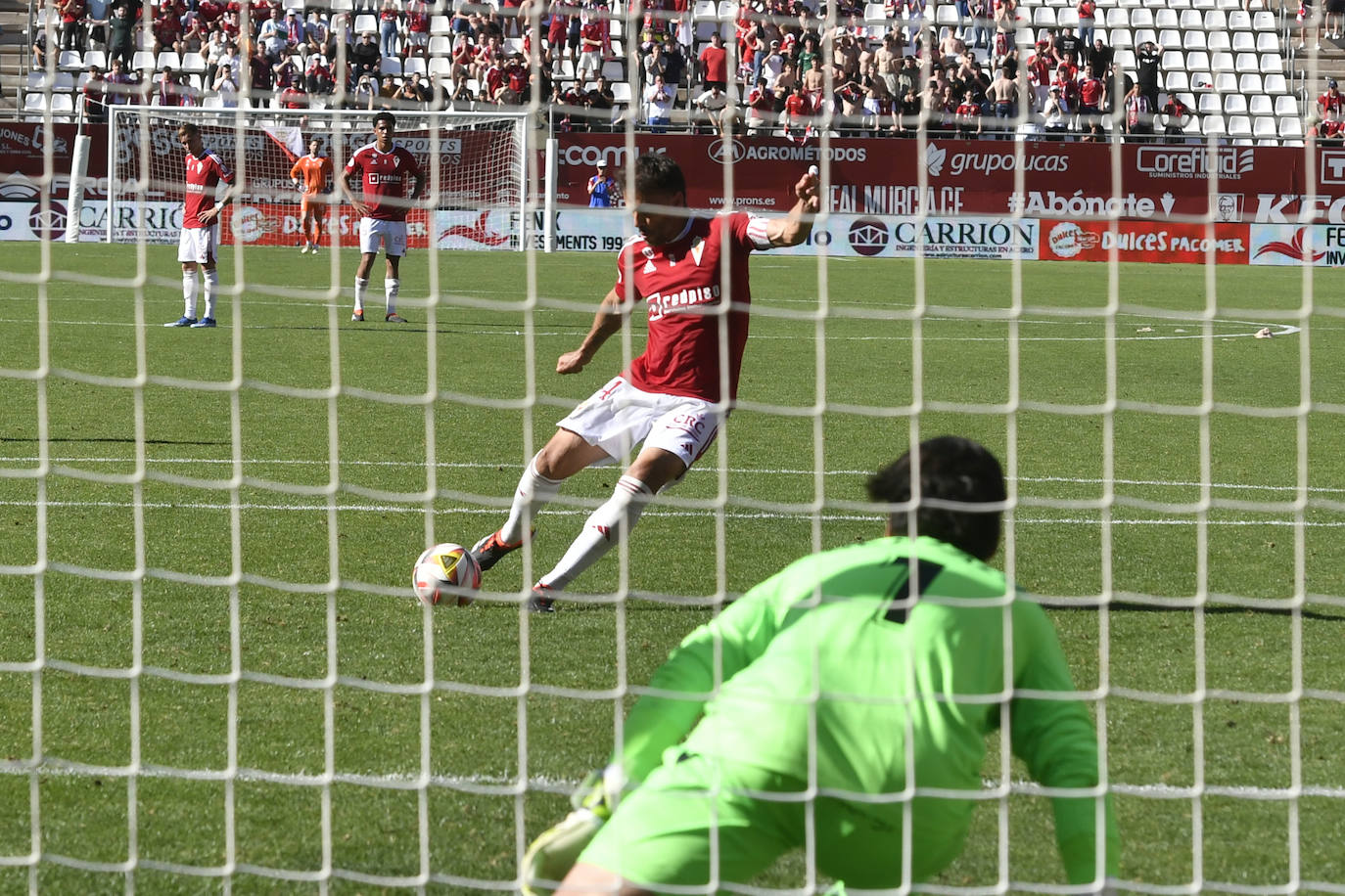 La derrota del Real Murcia frente al Castellón, en imágenes