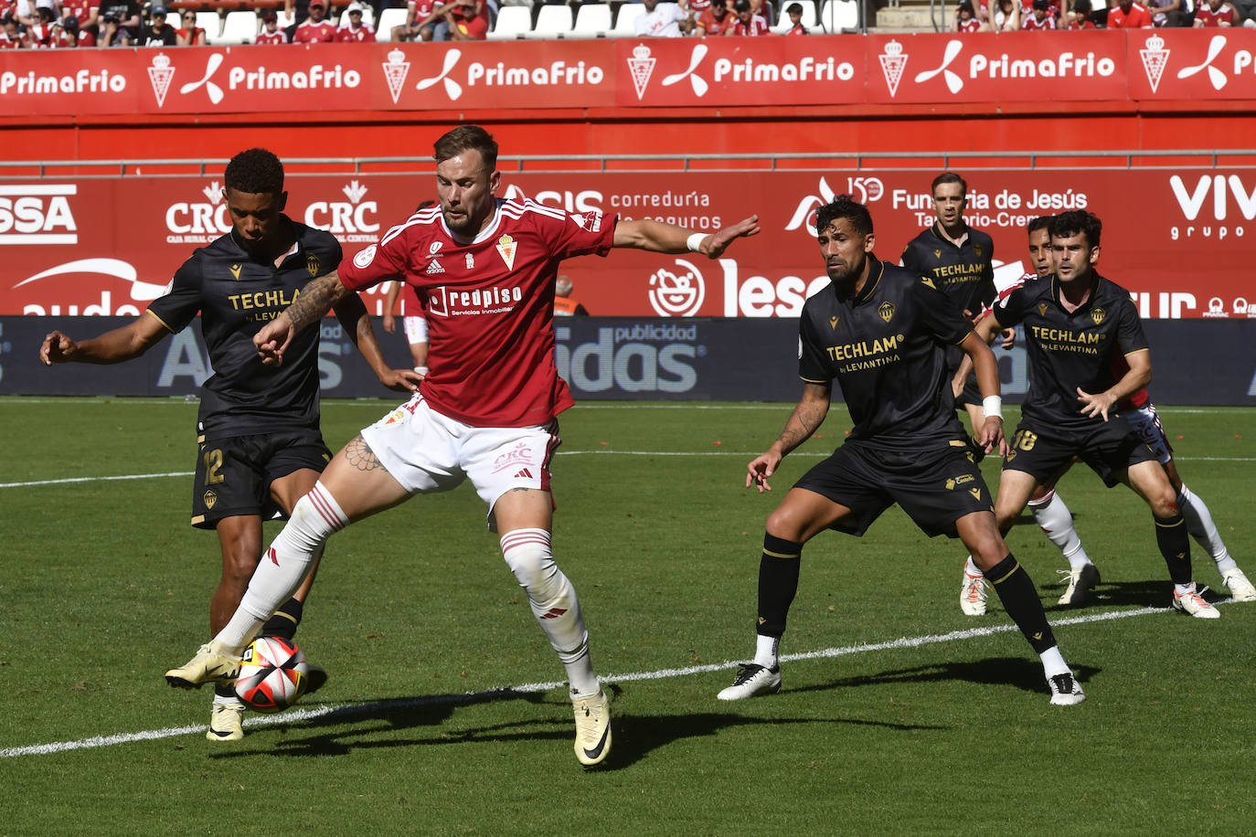 La derrota del Real Murcia frente al Castellón, en imágenes