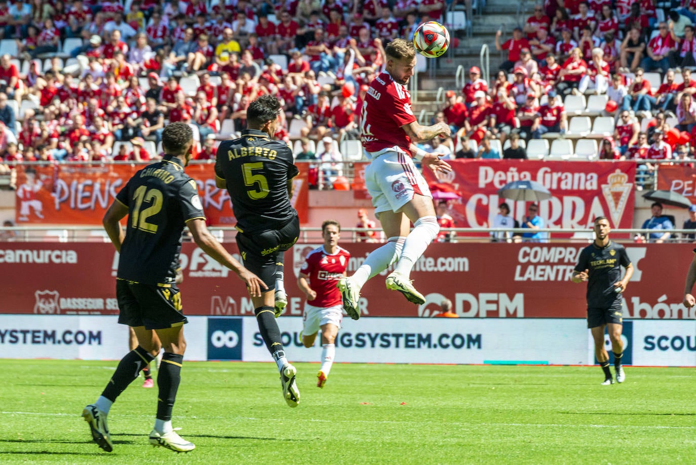 La derrota del Real Murcia frente al Castellón, en imágenes