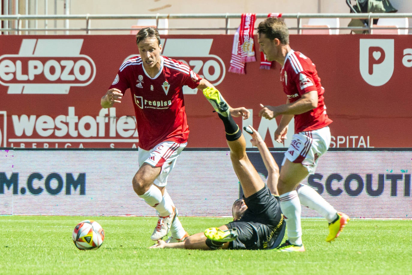 La derrota del Real Murcia frente al Castellón, en imágenes