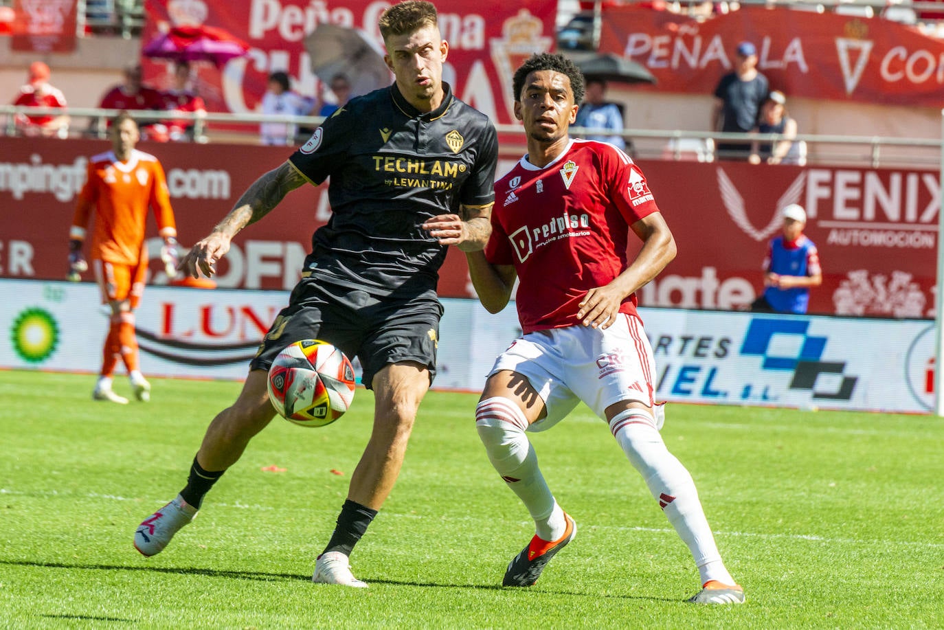 La derrota del Real Murcia frente al Castellón, en imágenes