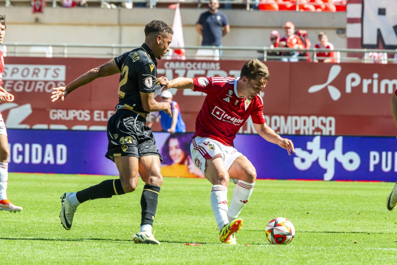 La derrota del Real Murcia frente al Castellón, en imágenes