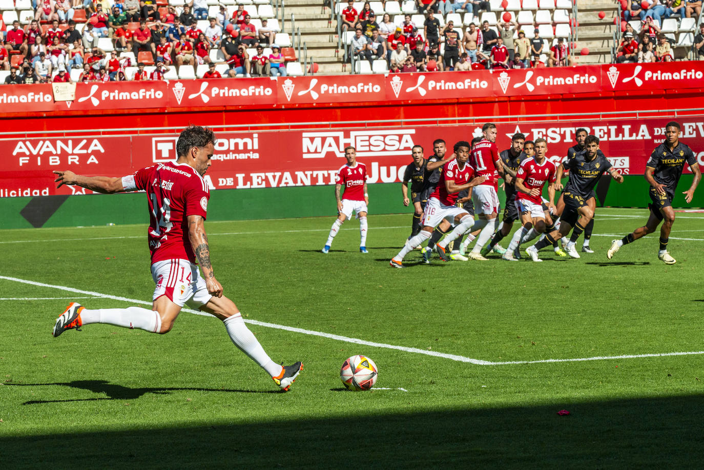 La derrota del Real Murcia frente al Castellón, en imágenes