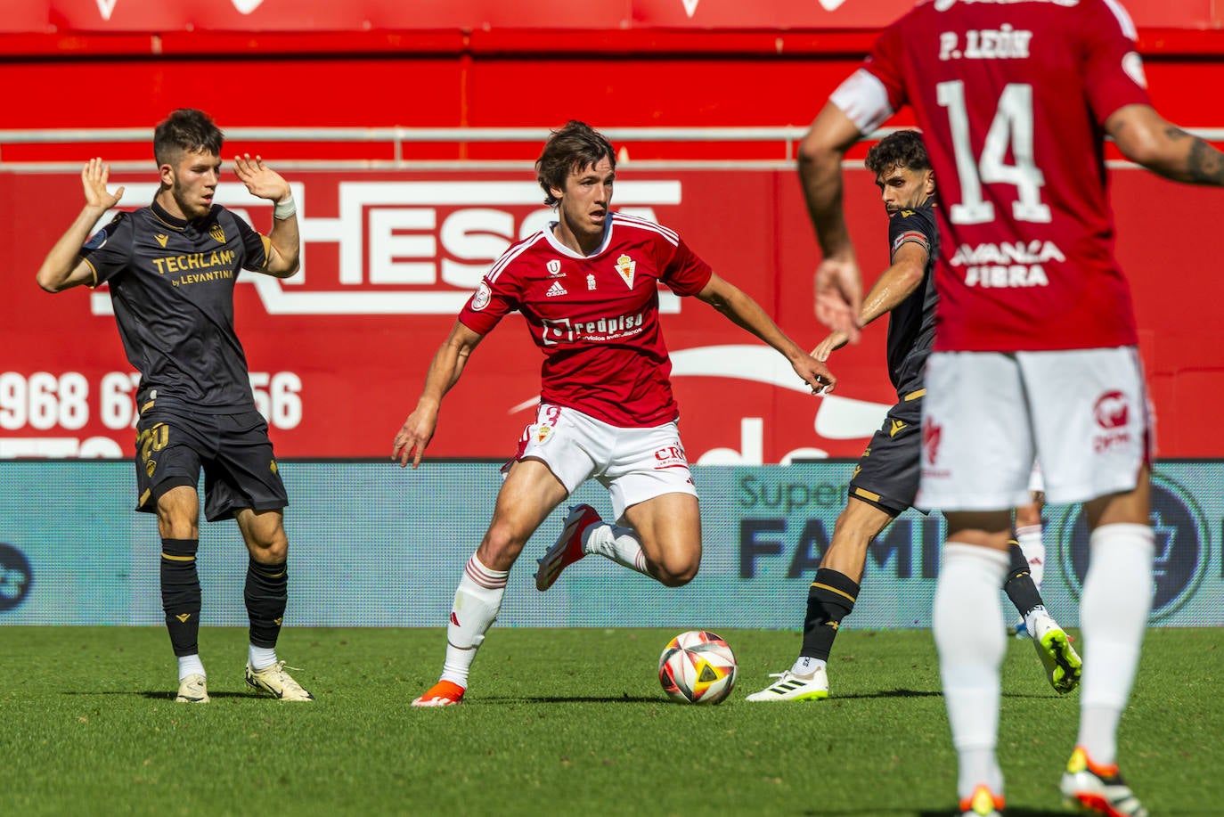 La derrota del Real Murcia frente al Castellón, en imágenes