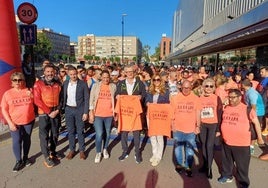 El consejero Pedreño, ayer, en la salida de la carrera en Murcia.