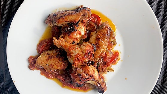 Alitas al horno con pisto