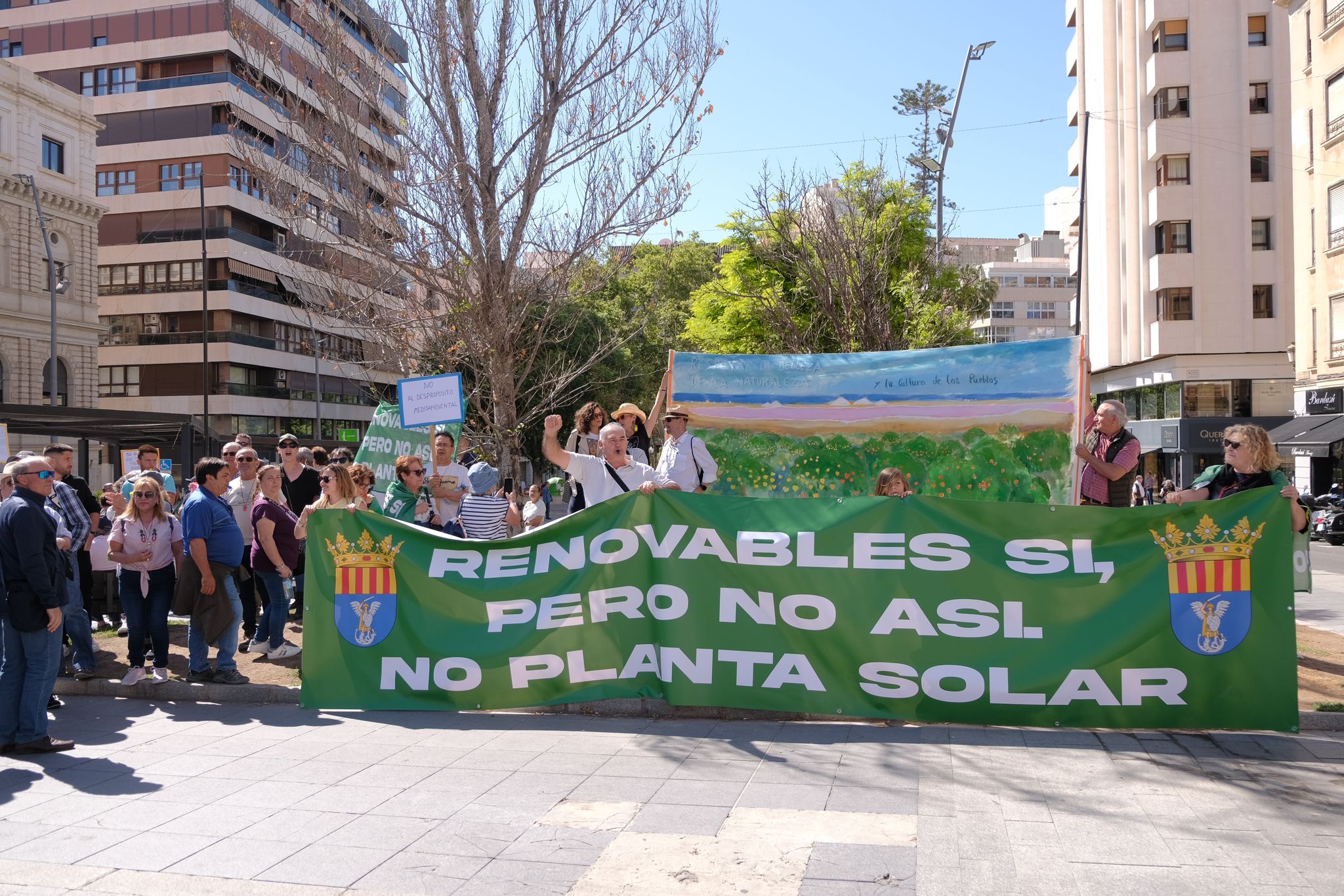 Las imágenes de la protesta de los vecinos de San Miguel de Salinas en Alicante