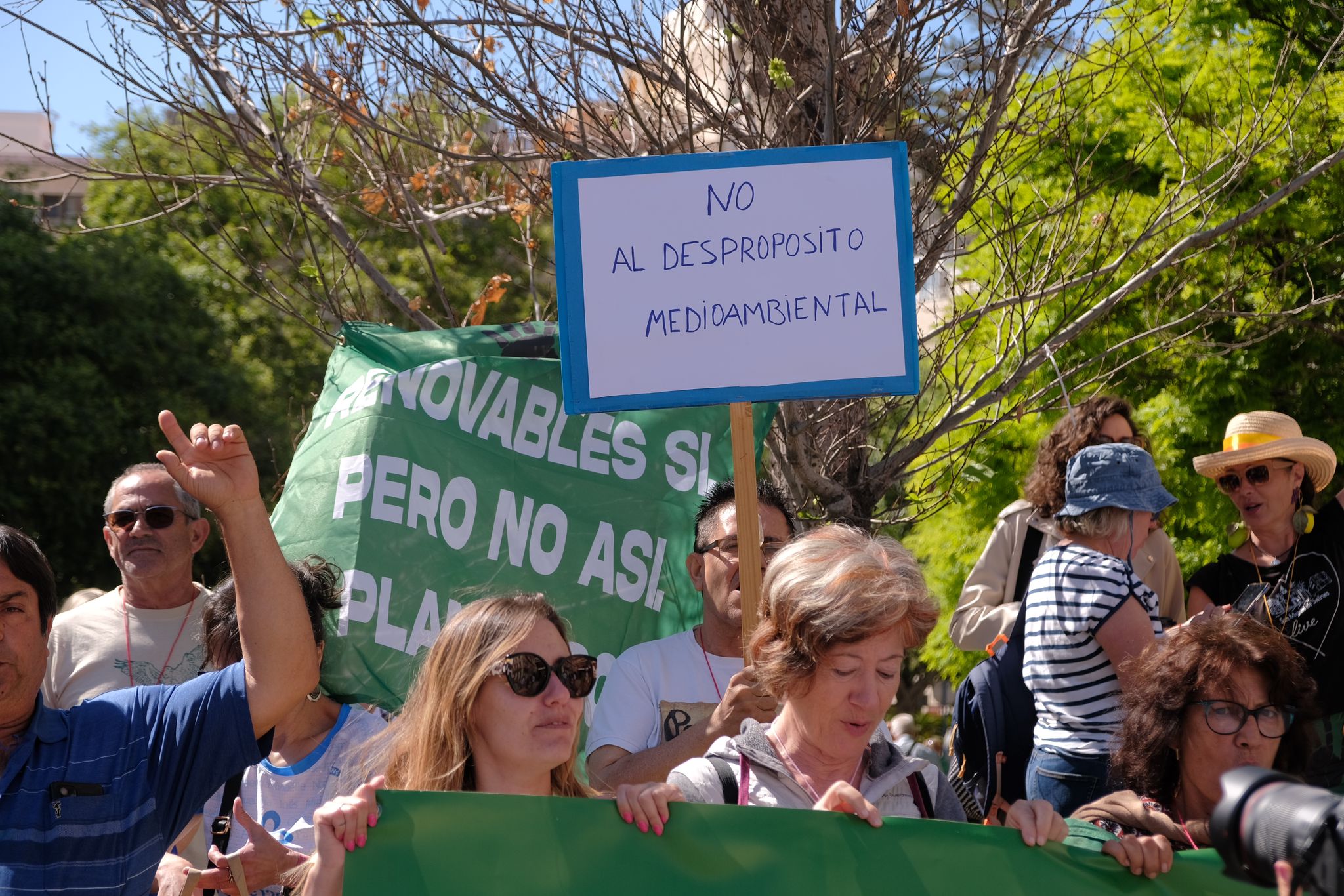 Las imágenes de la protesta de los vecinos de San Miguel de Salinas en Alicante