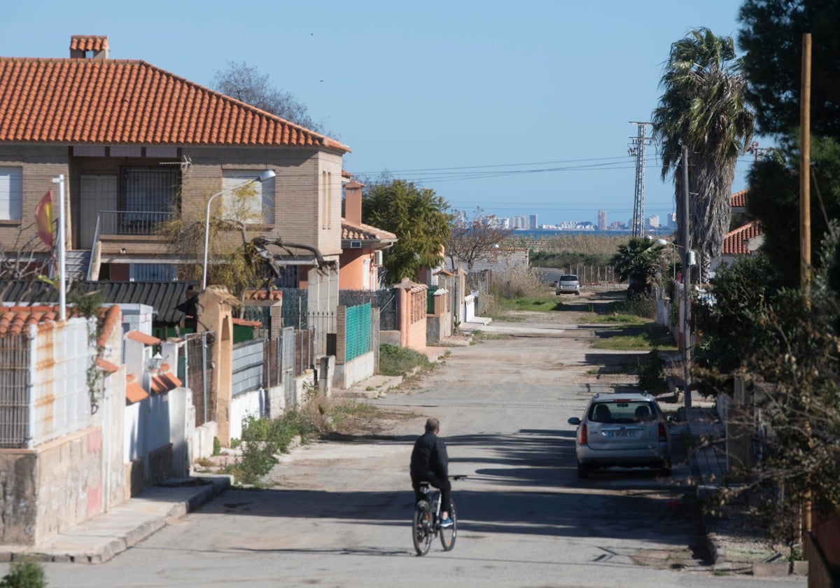 La urbanización Bahía Bella, en Cartagena, carece de redes de saneamiento.