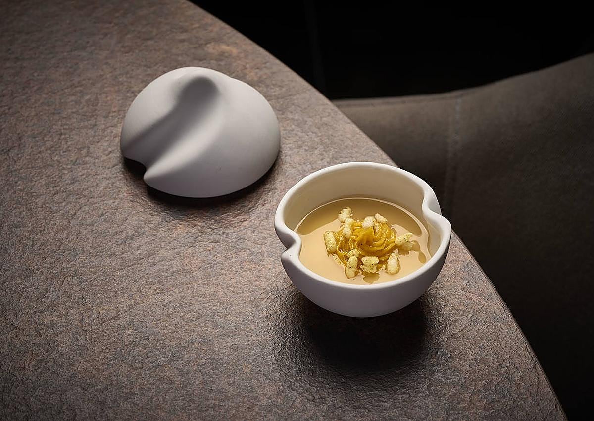 Imagen secundaria 1 - 1. La hueva de mújol, en pleno proceso de secado en las instalaciones de Salazones Garre. 2. Royal de hueva de mújol del restaurante Magoga. 3. Paté cremoso y galleta de hojaldre El Albero, de Tomás Écija. 