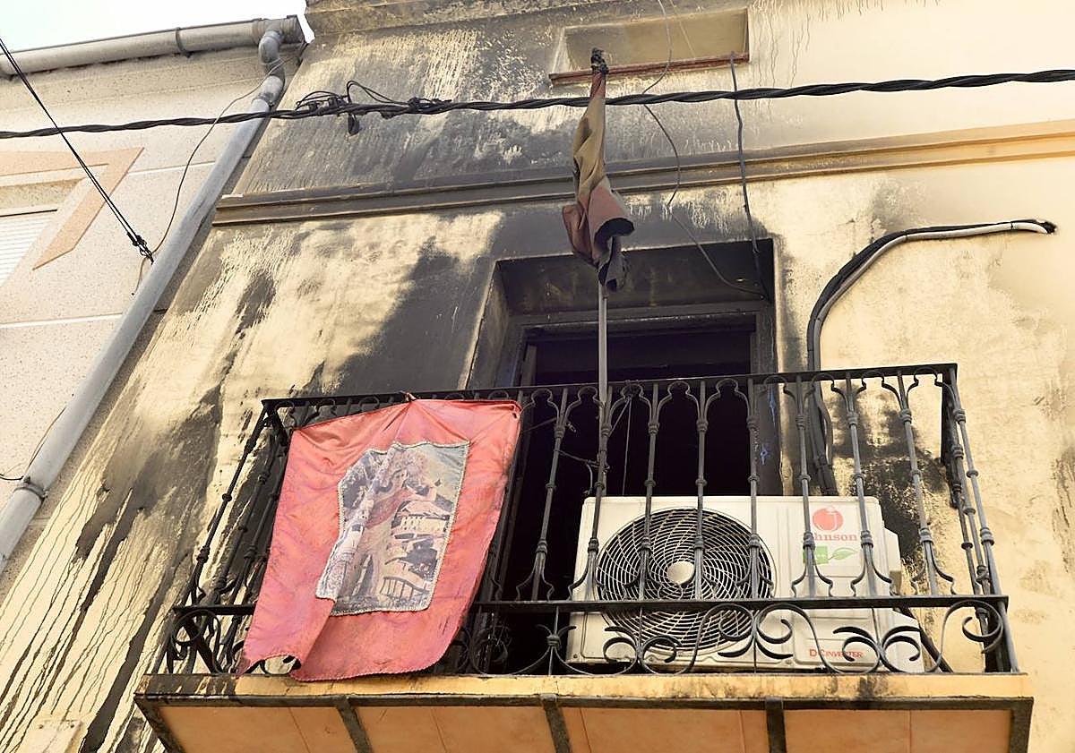 Imagen principal - Tres fallecidos en el incendio de una vivienda esta madrugada en Ricote