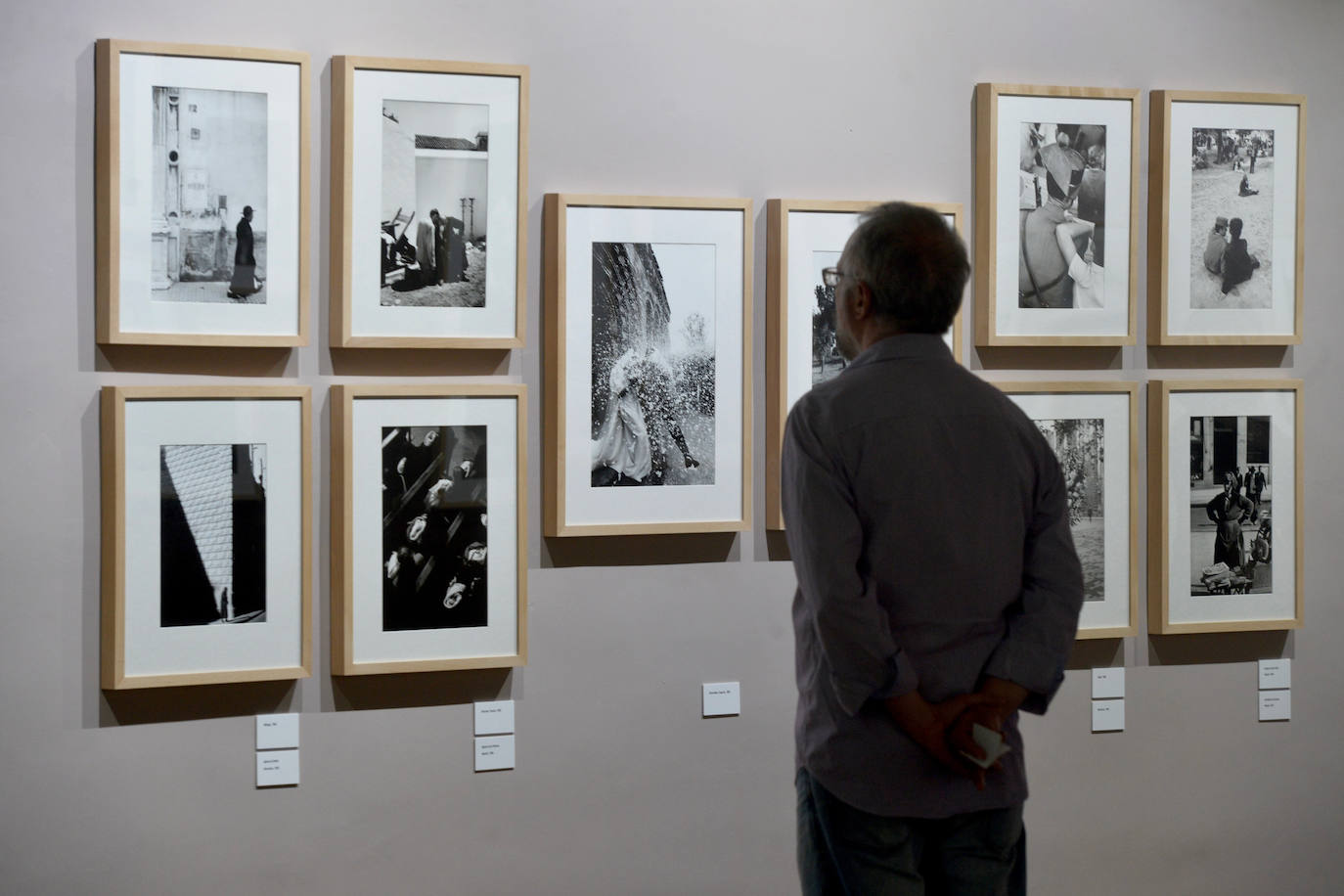 Las imágenes de la exposción de Ramón Masats en el Archivo General de la Región de Murcia