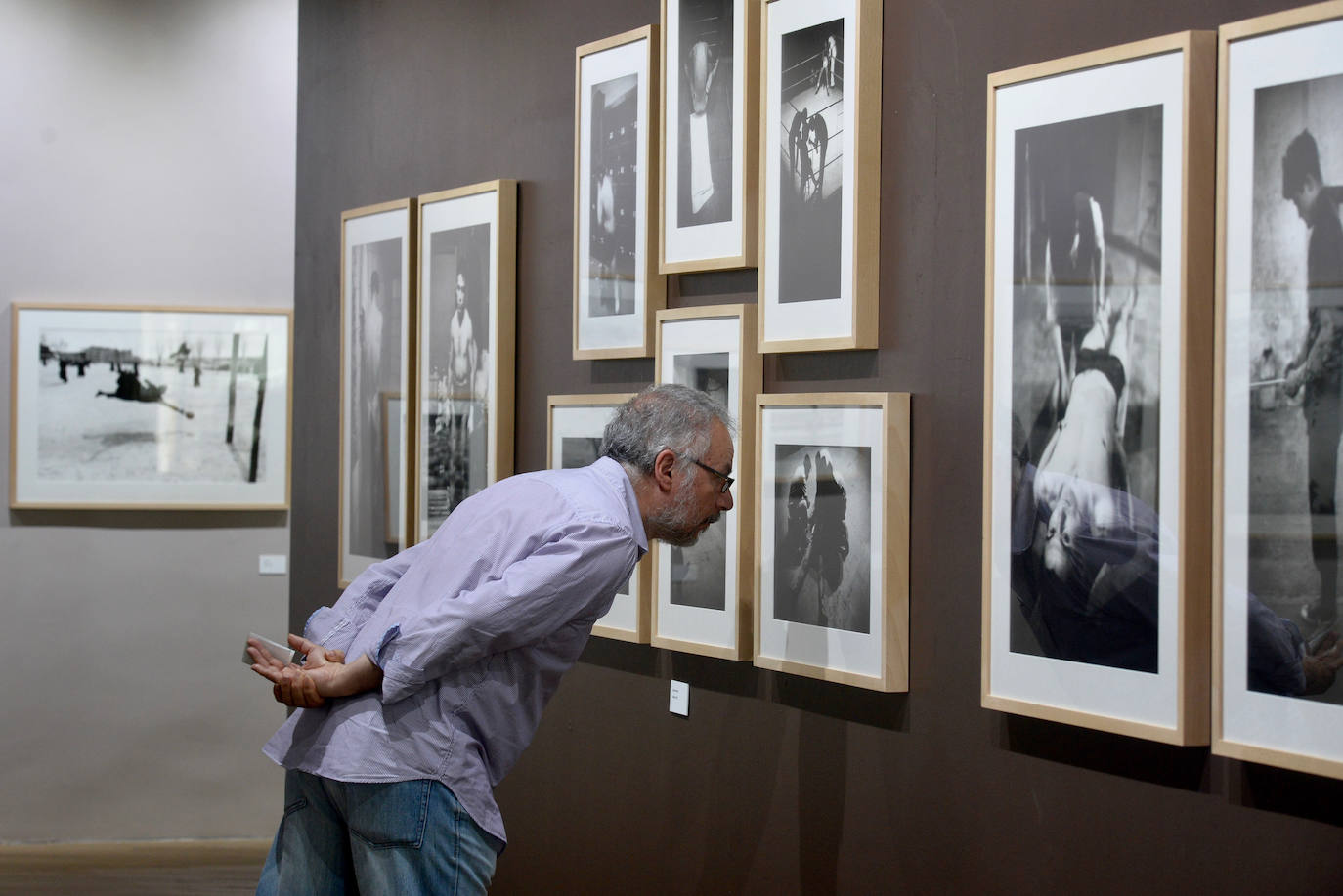 Las imágenes de la exposción de Ramón Masats en el Archivo General de la Región de Murcia
