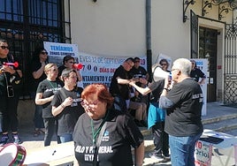 El presidente del Ampa desconvocaba ayer jueves las protestas frente al Ayuntamiento.