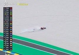 Pedro Acosta pierde el control de su moto.