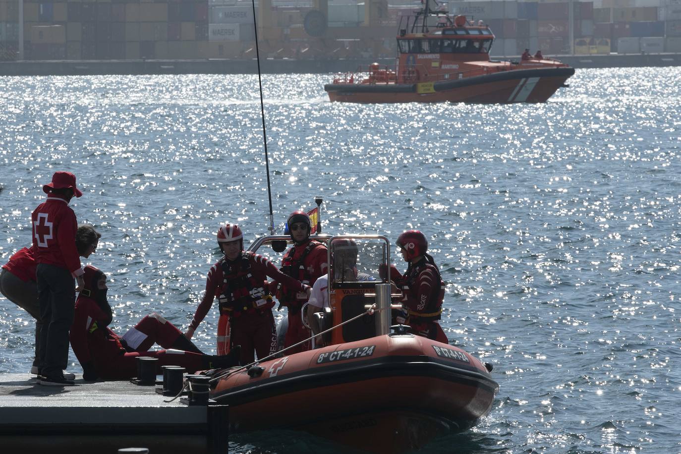 Así fue el simulacro de accidente de un gran buque en el puerto de Cartagena